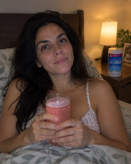 Con su vaso